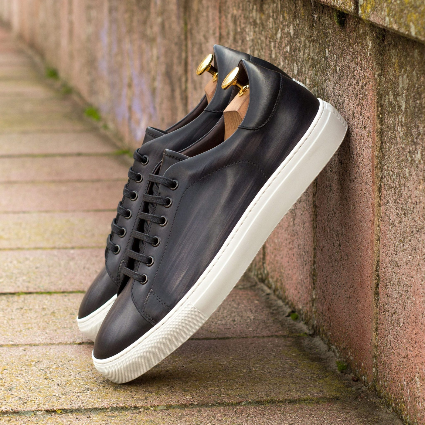 Yolanda English Sneakers