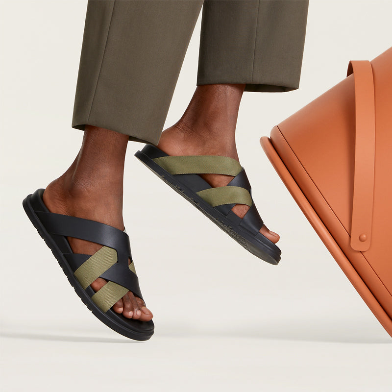 Men Textured Leather Comfort Black/Green Sandal