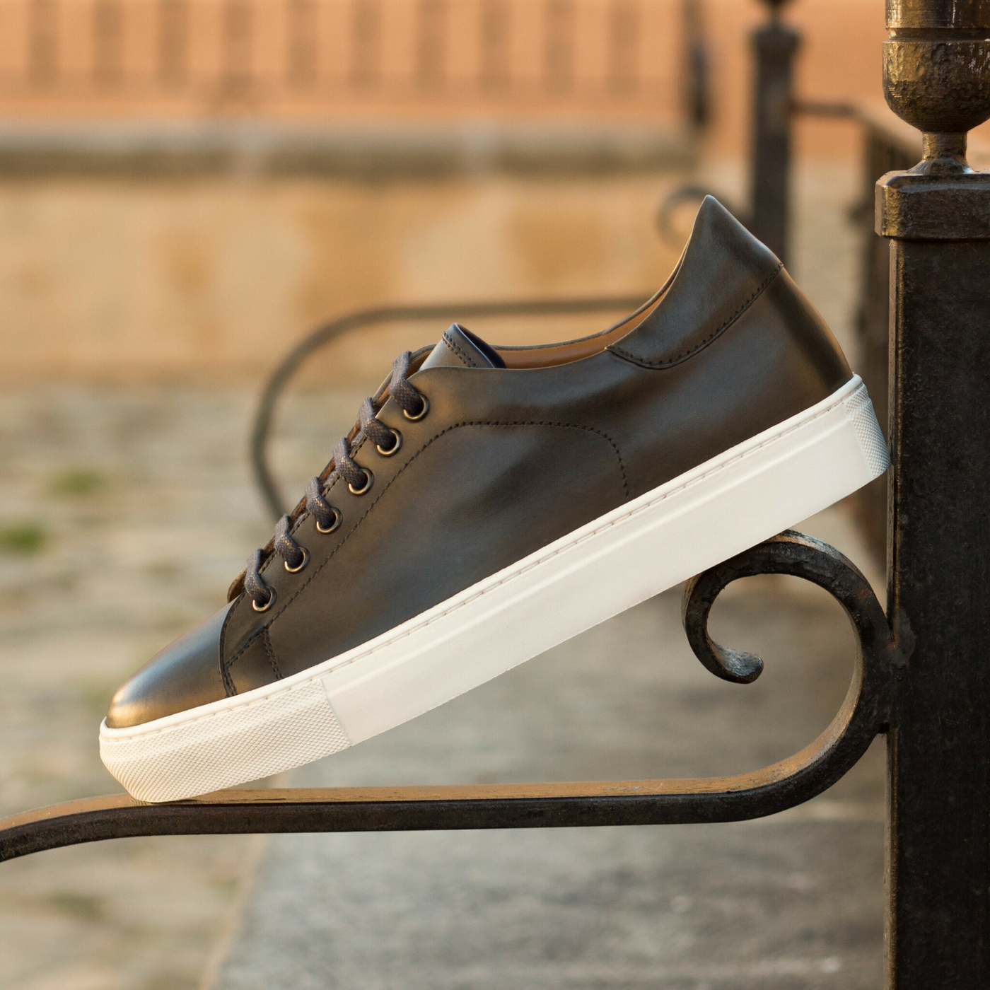 Jamaal Larsen Sneakers Black Leather