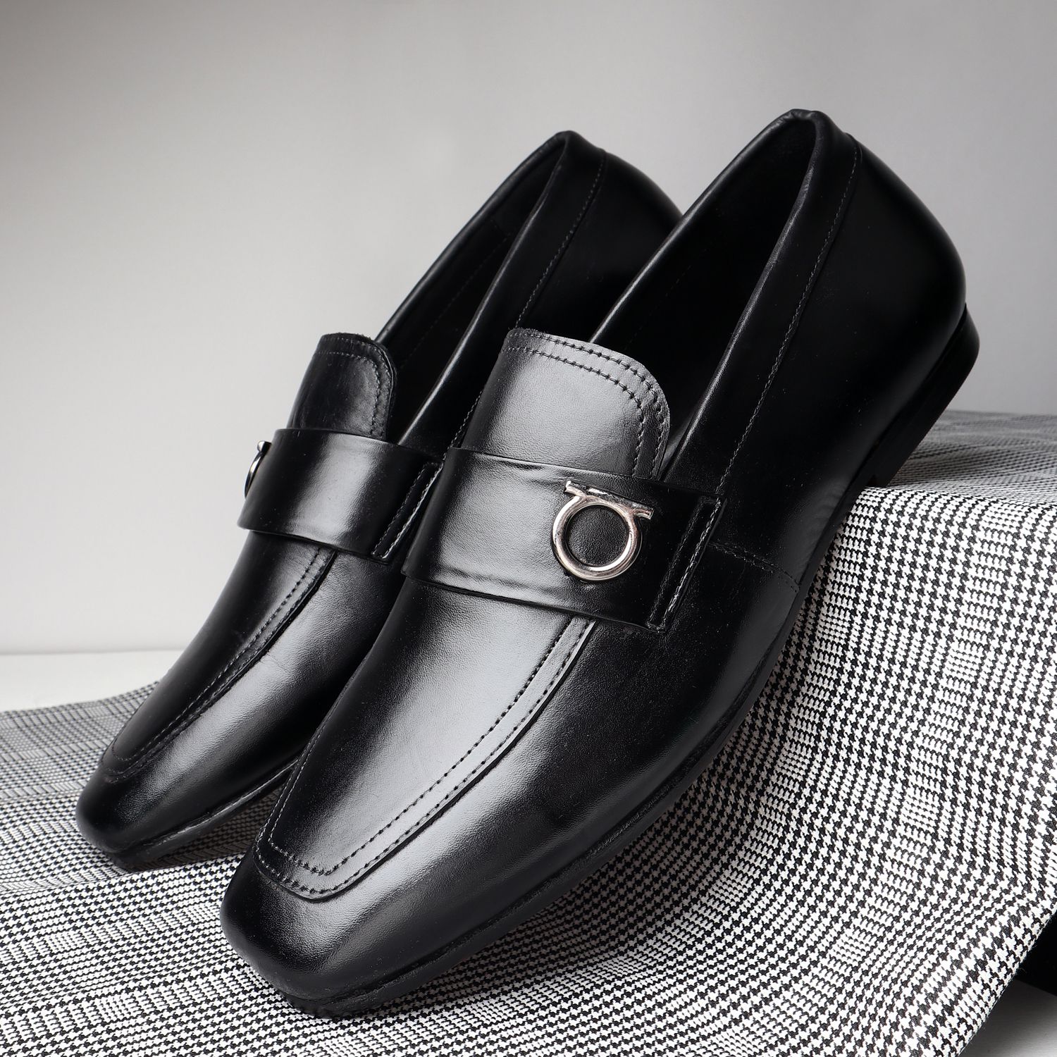 Plaque Leather Loafers