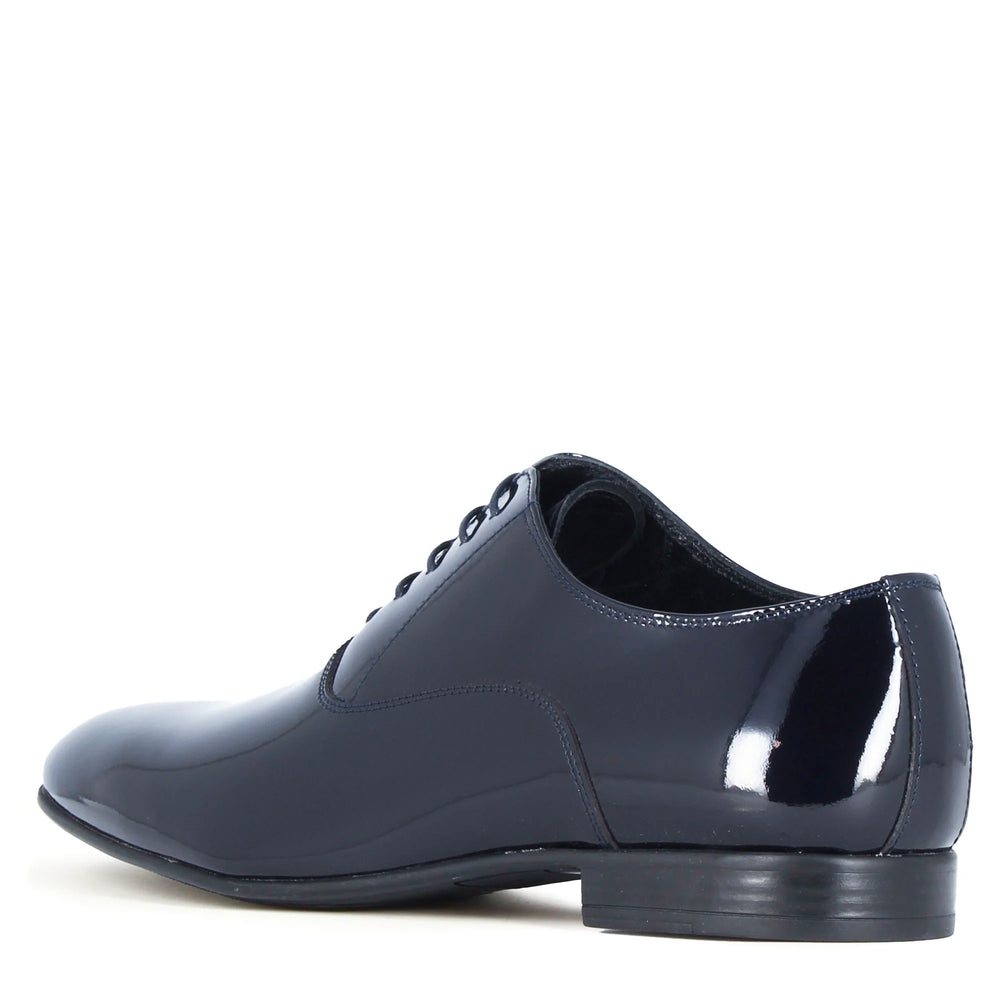 Elegant Brogues in Patent Leather
