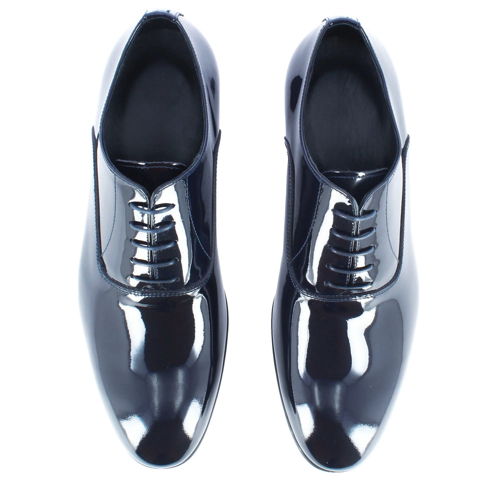 Elegant Brogues in Patent Leather