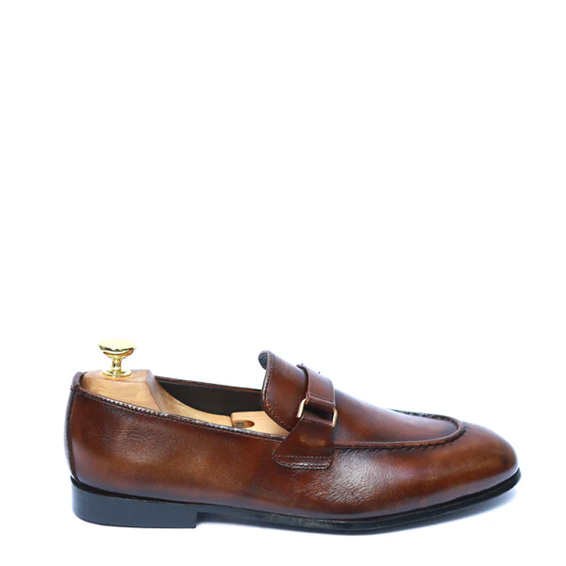 Men Polished Plain Leather Loafer With Buckle