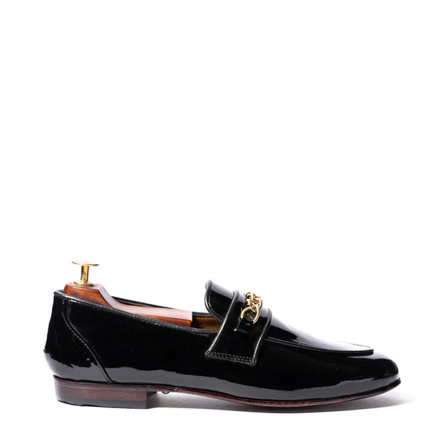 Patent Shiny Leather Loafers With Gold Chain