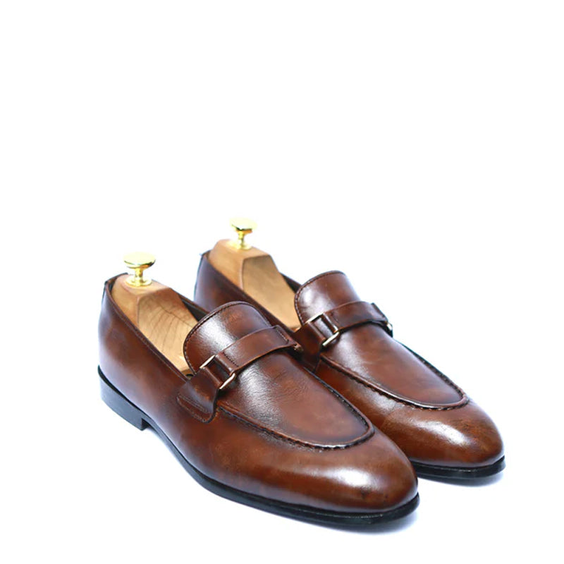Men Polished Plain Leather Loafer With Buckle