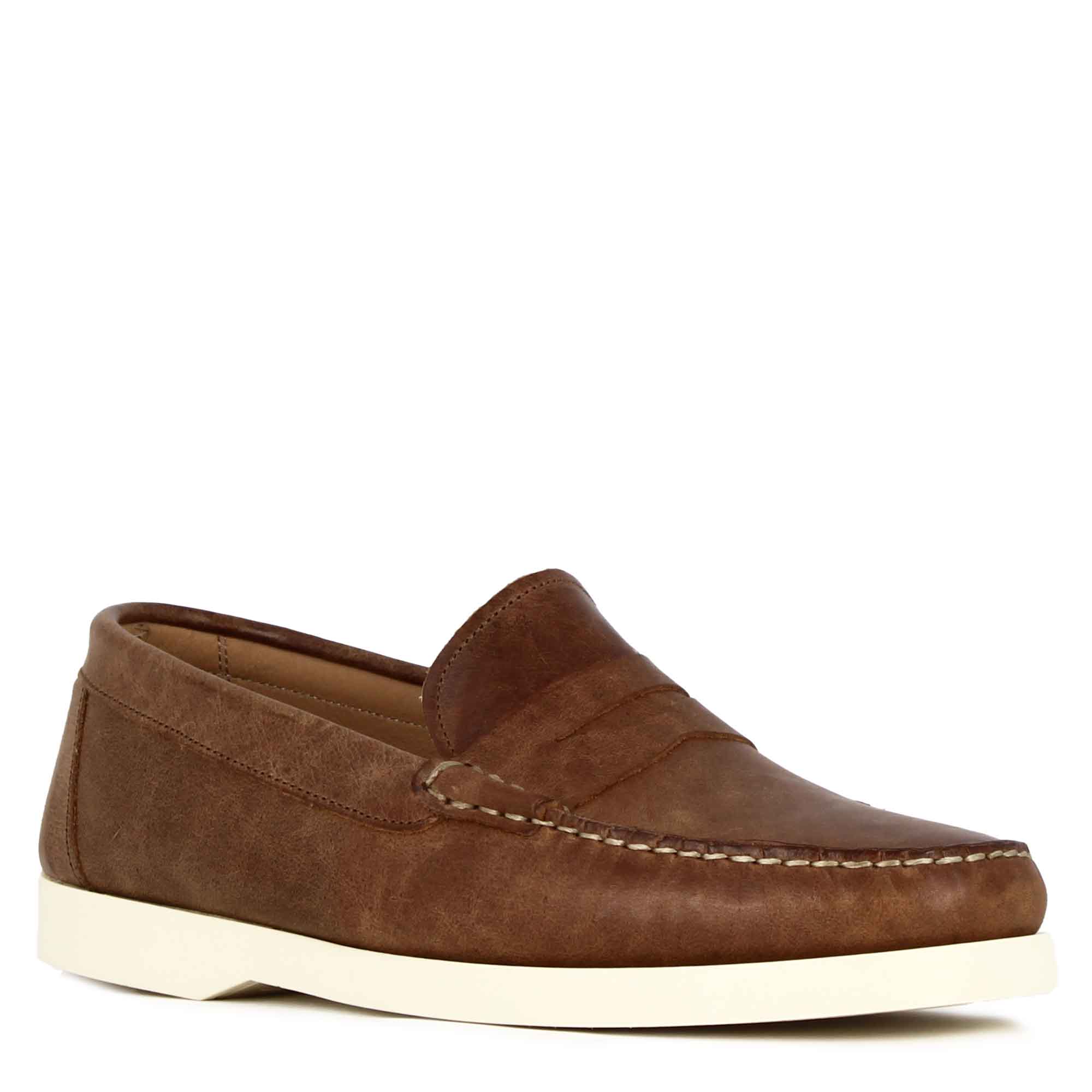 Casual moccasin in brown leather