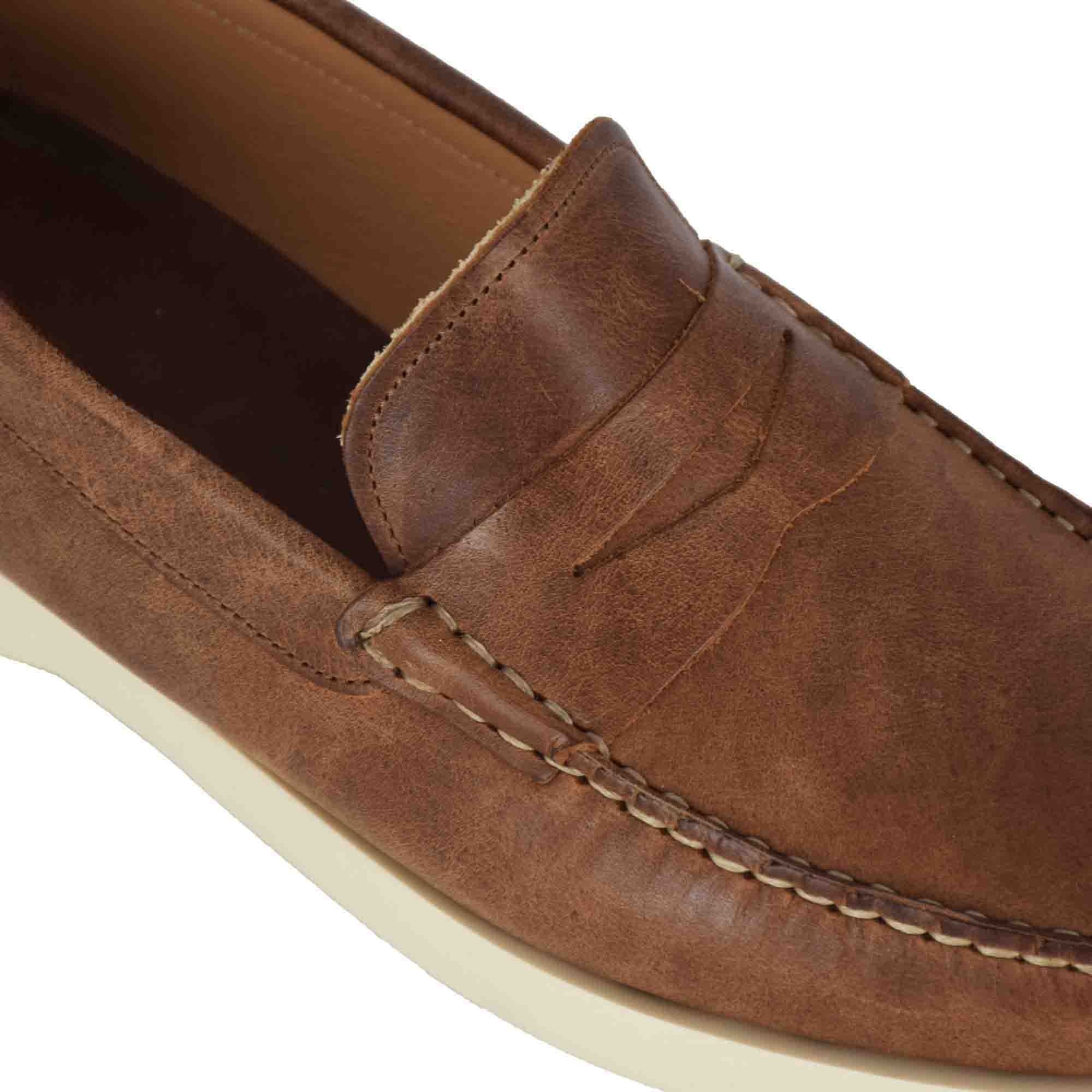 Casual moccasin in brown leather