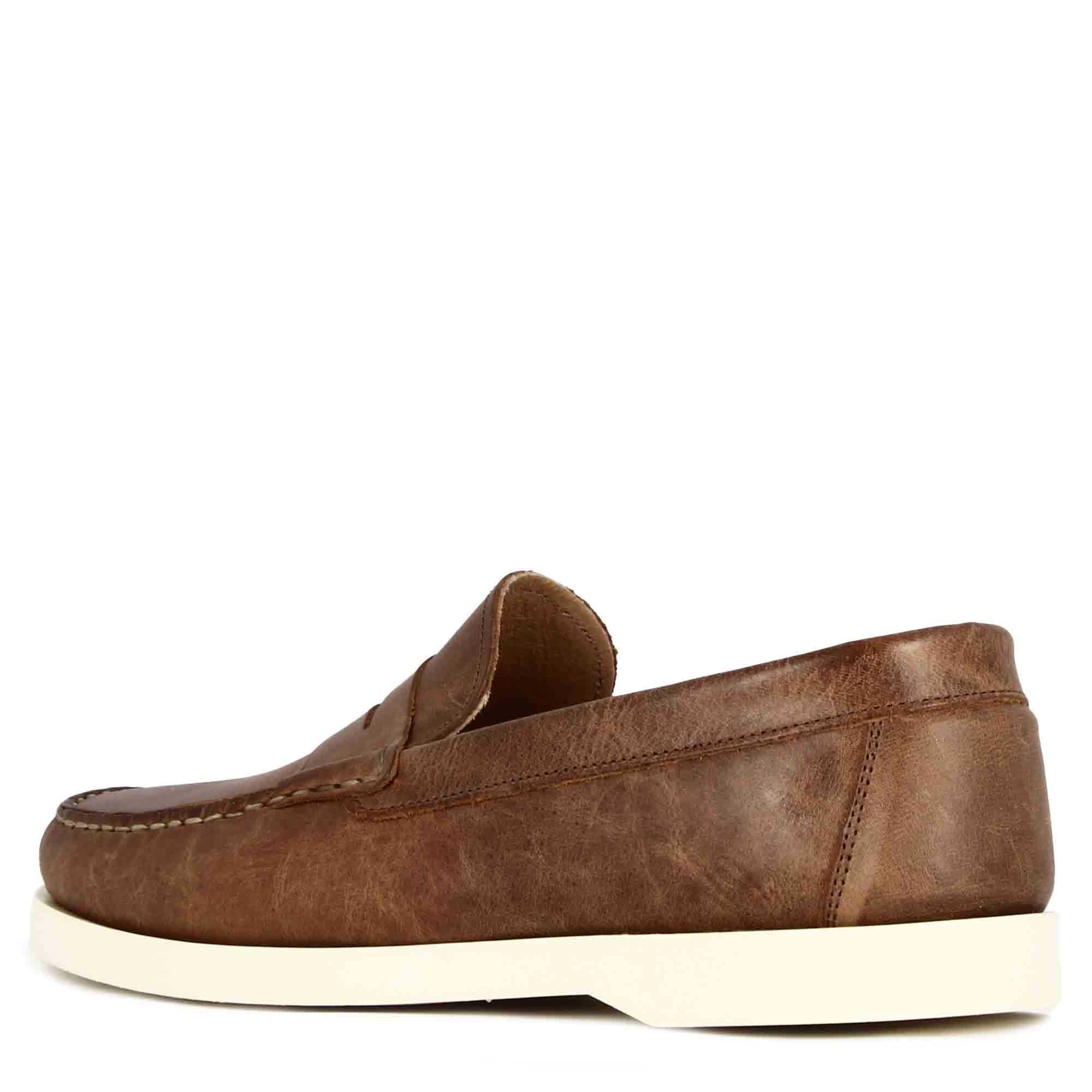 Casual moccasin in brown leather