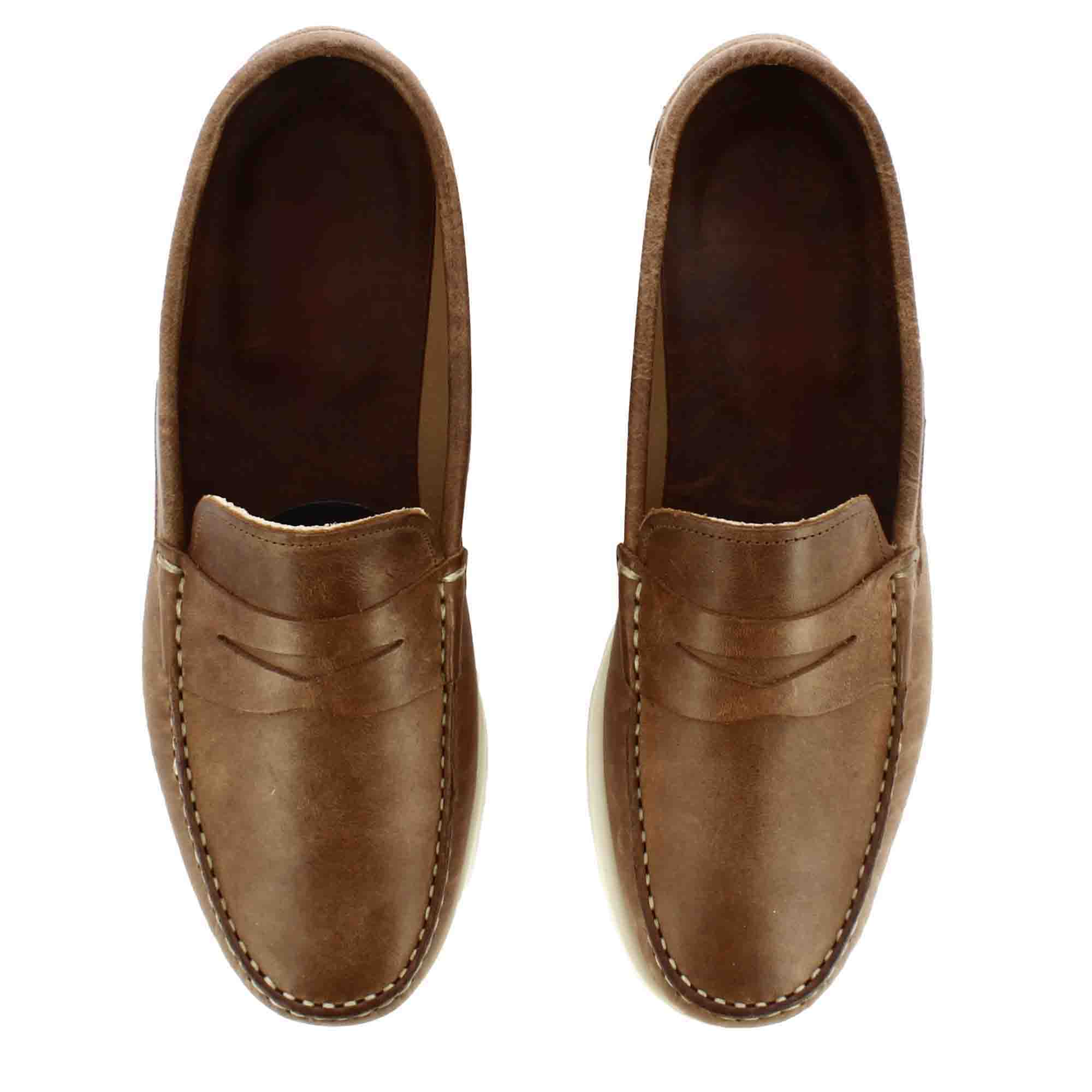 Casual moccasin in brown leather