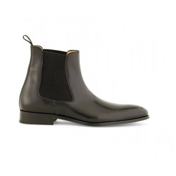 Classic Chelsea Round Toe Boots