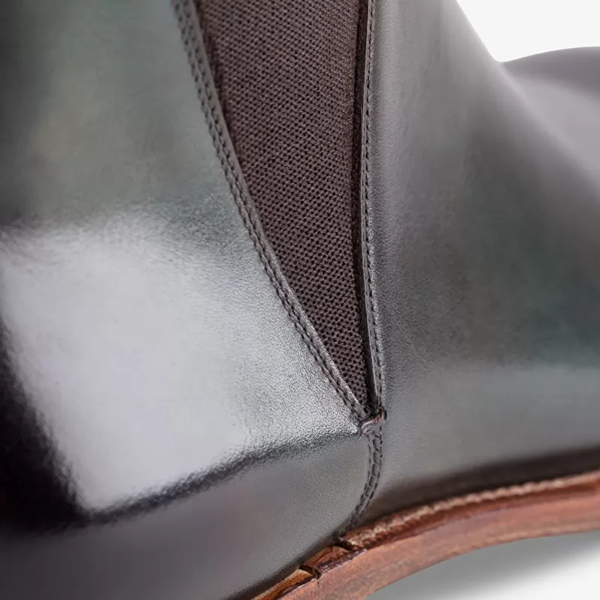 Classic Chelsea Round Toe Shiny Boots
